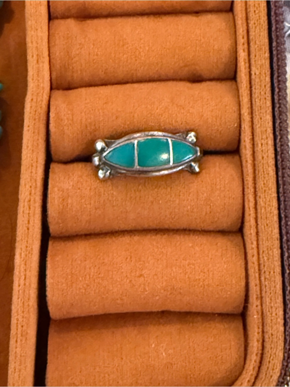Vintage Unsigned Southwestern Sterling Silver
Turquoise Inlay Ring - Size 6.5